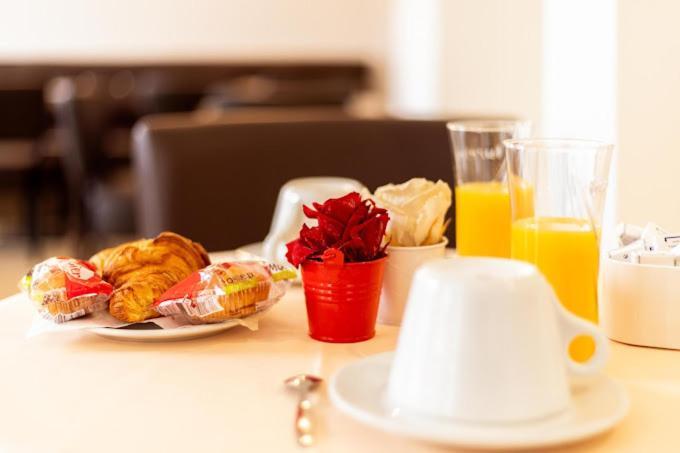 Le Theatre Hotel Suresnes Ngoại thất bức ảnh